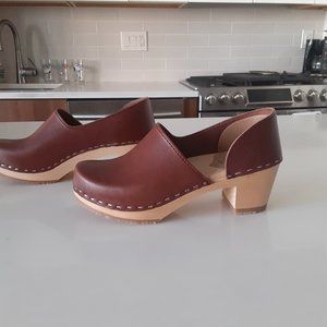 NEW! Sandgrens Clogs/Brett Closed Back/Size 6